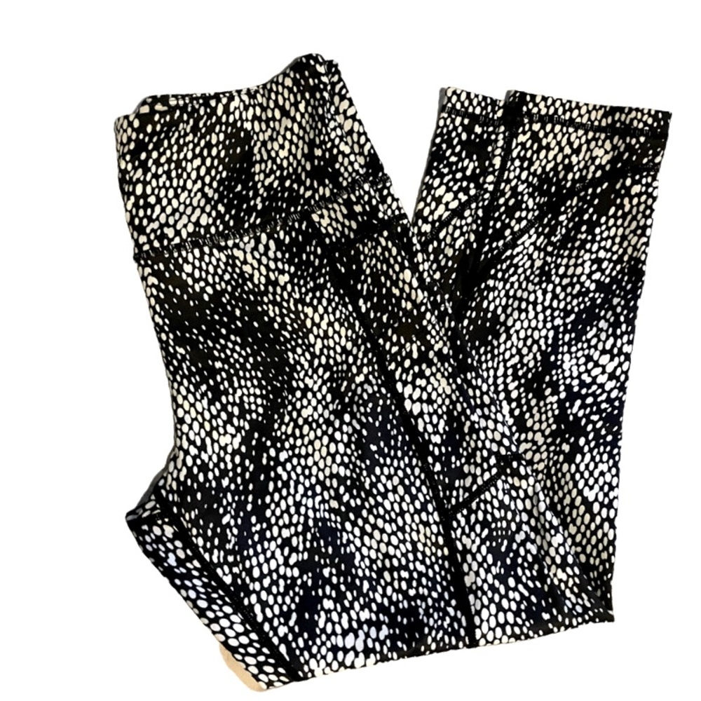 Zyia Size medium 8-10 workout pants. Never worn 7/8 length